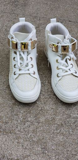 Cute Aldo Shoes, girls size 9. Barley worn. Excellent condition.