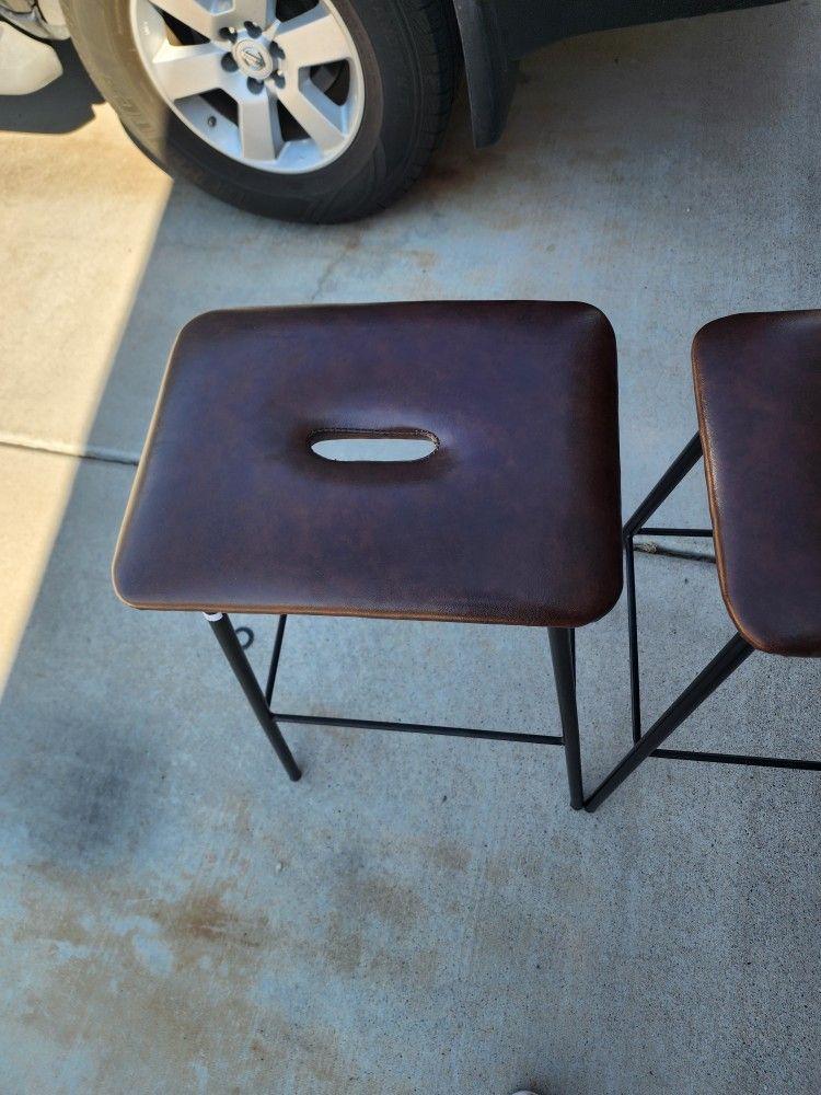 2 Bar Stools