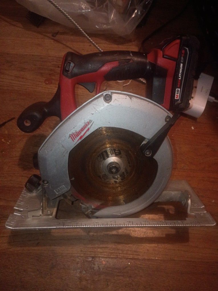 Milwaukee Circular Saw 6.5" With Battery