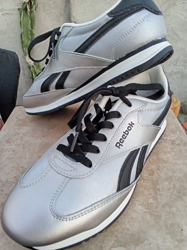 Reebok Women's Size 8 Silver Metallic Sport Shoes