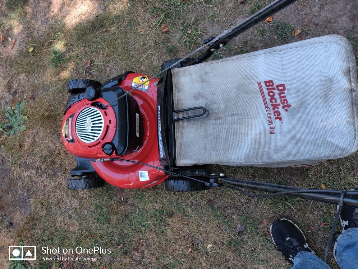 Craftsman push mower 6.75 horsepower Briggs & Stratton engine with bag