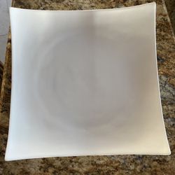 4 Heavy White Plates Curved Edges 