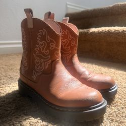 Dr. Martens STRIXTON LEATHER PULL-ON BOOTS