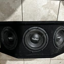 Skar Audio SDR-3X8D2 Triple 8 inch 2,100 Watt Loaded SDR Series Vented Subwoofer Enclosure