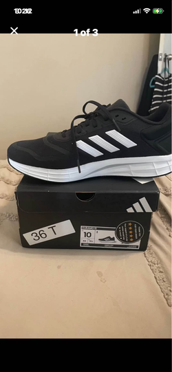 Men’s Sz 10 Adidas sneakers new
