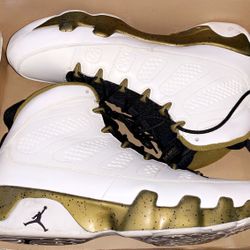 Jordan Retro 9 Statue.