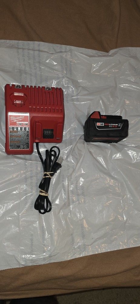 BATERÍA XC5.0 Y CARGADOR MILWAUKEE M18 