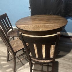 Antique Oak  solid Wood  dining Table And  4 chairs 