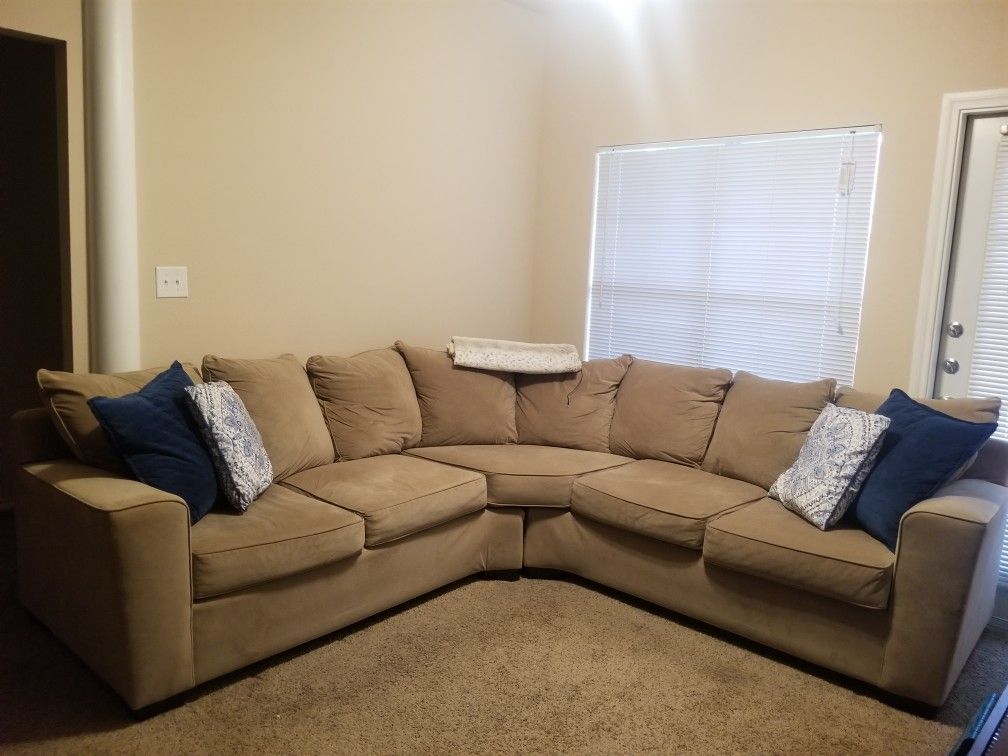 SECTIONAL COUCH