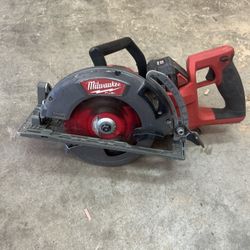 Milwaukee Skill Saw And Battery