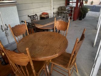 Beautiful Solid Wood Round Dining Table Set with 4 Chairs