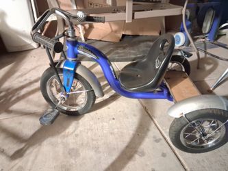 SCHWINN TRICYCLE- CHILDRENS'