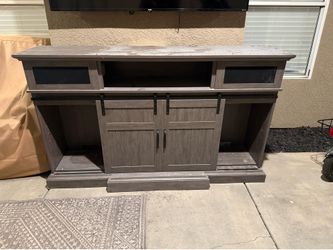 Entertainment center