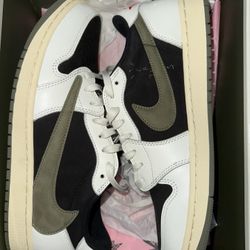 Travis’s Scott Olive Jordan 1’s