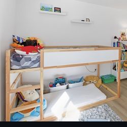Kids bed 2 story