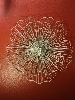 Modern MCM Wire Floral Wall Decor Staging 