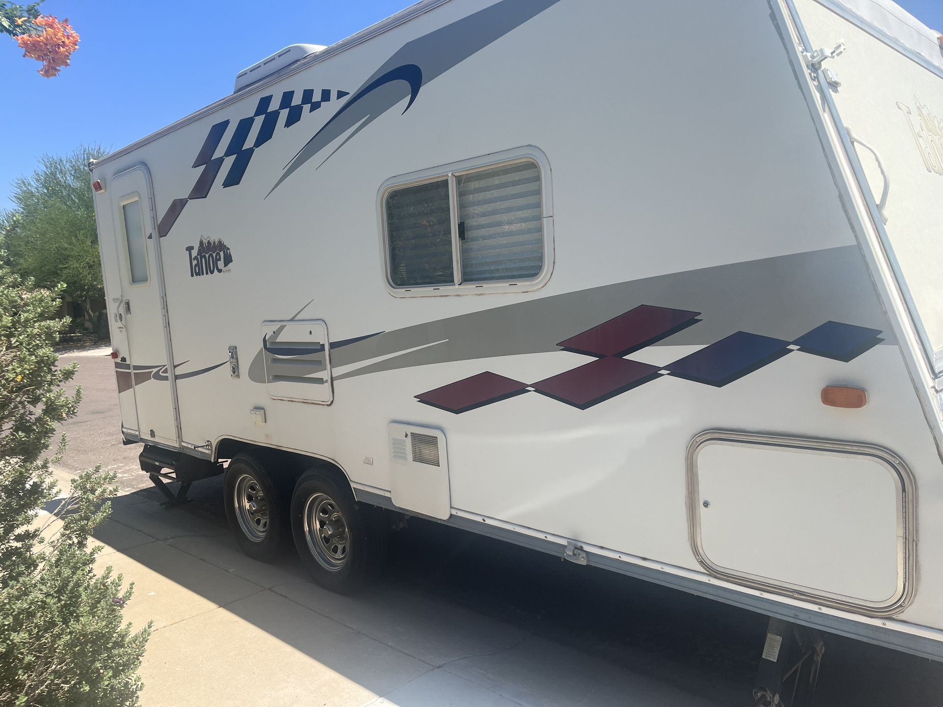2004 Thor Tahoe Travel Trailer / RV