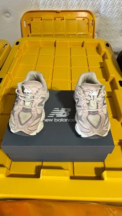 Girls New Balance pink shoes, size 8. $25