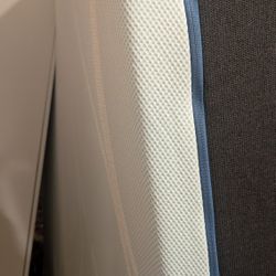 King Tempurpedic Cloud With Base Free