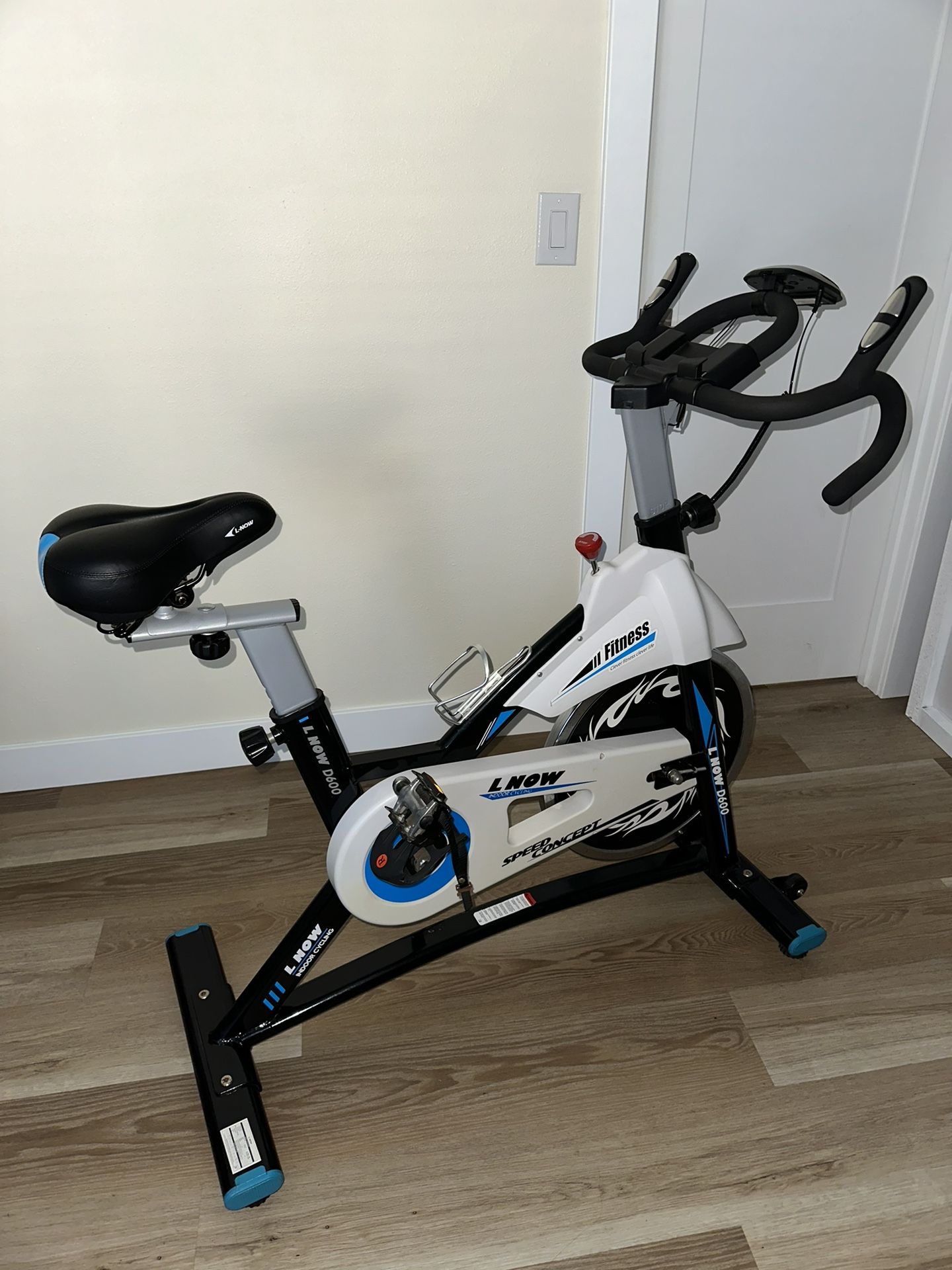 Indoor LNOW Exercise Bike Indoor Cycling Stationary Bike, Belt Drive with Heart Rate