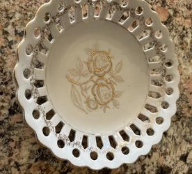 Vintage mid Century reticulated porcelain bowl scalloped edge and hand-painted gold Roses on Center