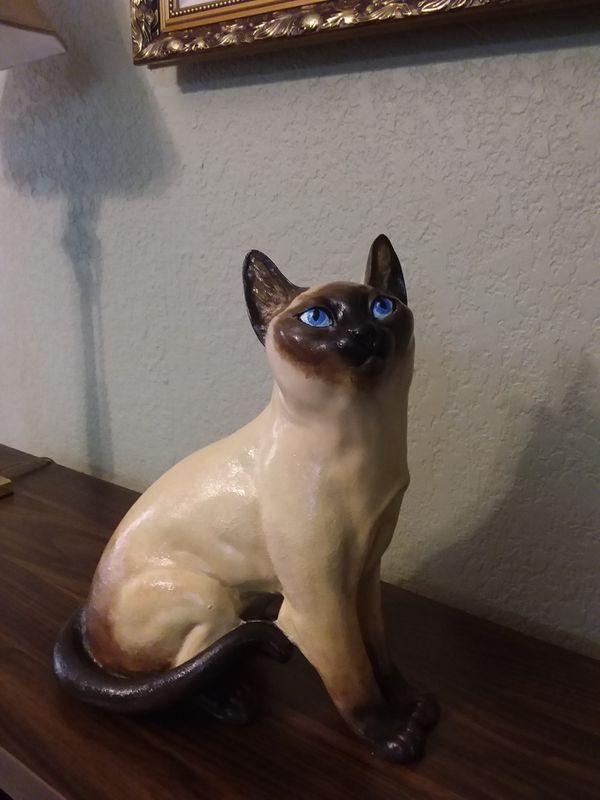 funny cat statues