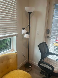 Working condition floor lamp perfect for a dorm