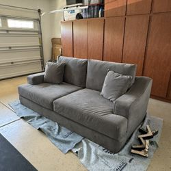 Livings Spaces Couch/Sofa