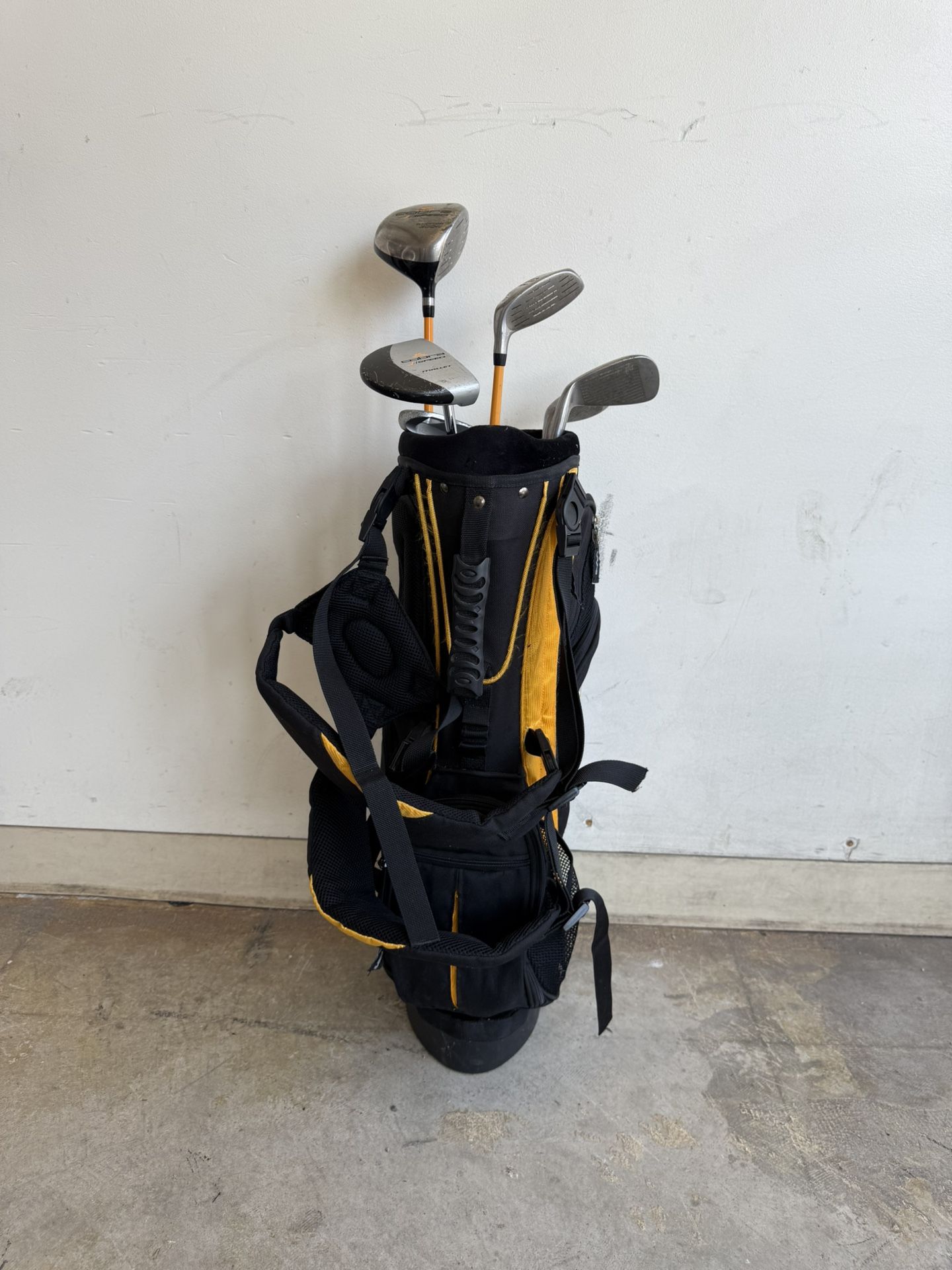 COBRA Junior Speed Golf Set Driver HY #7 W Putter, Bag RIGHT (Good condition) PICK UP IN CORNELIUS