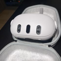Meta Quest 3 VR Headset + Official Carrying Case - Like New