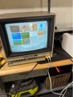 Vintage Commodore 1702 CRT monitor