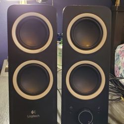 Logitech 2200 Speakers