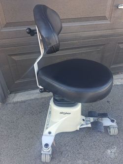 Stryker 830 SurgiStool ll