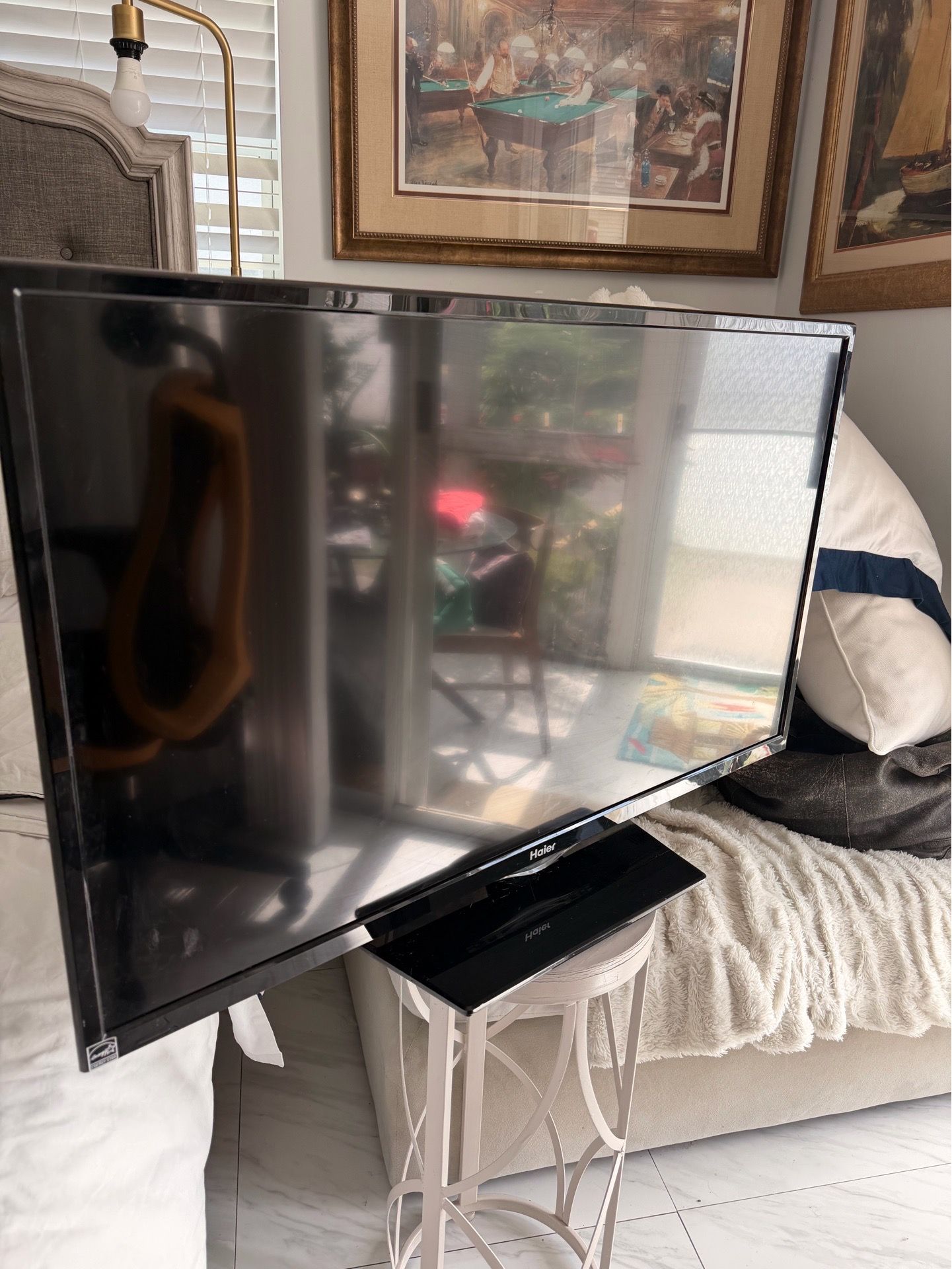 Haier Flat Screen HDTV HDMI USB Gaming TV w/ Wall Mount