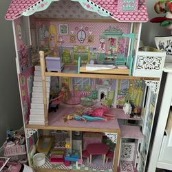Dollhouse With Furniture Accessories 