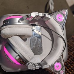 Ariana's Grande Cat Ear Headphones 🎧 
