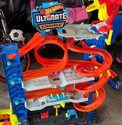 Hot Wheels City Ultimate Garage Playset