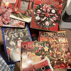 17 Hardcover Books, Better Homes, and Garden Christmas from the Heart Craft . Like Brand New