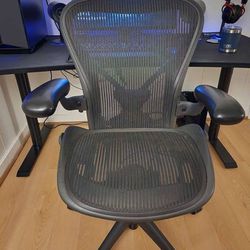 Herman Miller Aeron size B fully loaded mesh office chair

