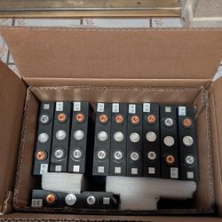 8x 12V 70Ah 900Wh Lithium Ion Batteries (Small Cell Construction)