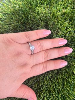 💍 Elegant Solitaire Style Ring – $15