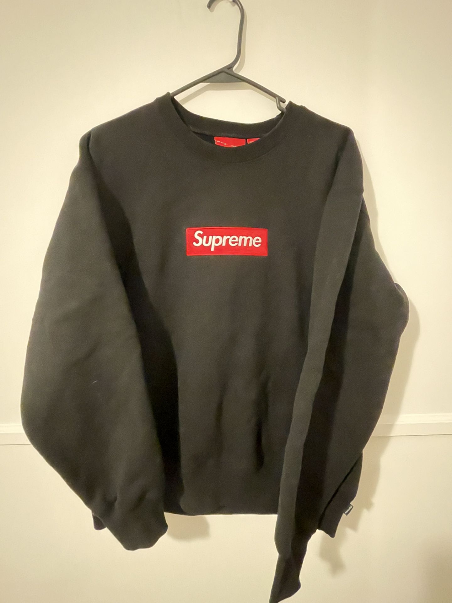 Supreme Box Logo Crewneck Size M for Sale in Yonkers, NY