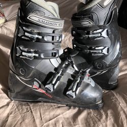 New Salomon Ski Boots Men’s 10-11 Women’s 11-12