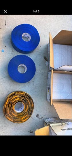 3 rollos de floor tape Amarillo de $4” y 2 azules de 3” pido $25 por rollo