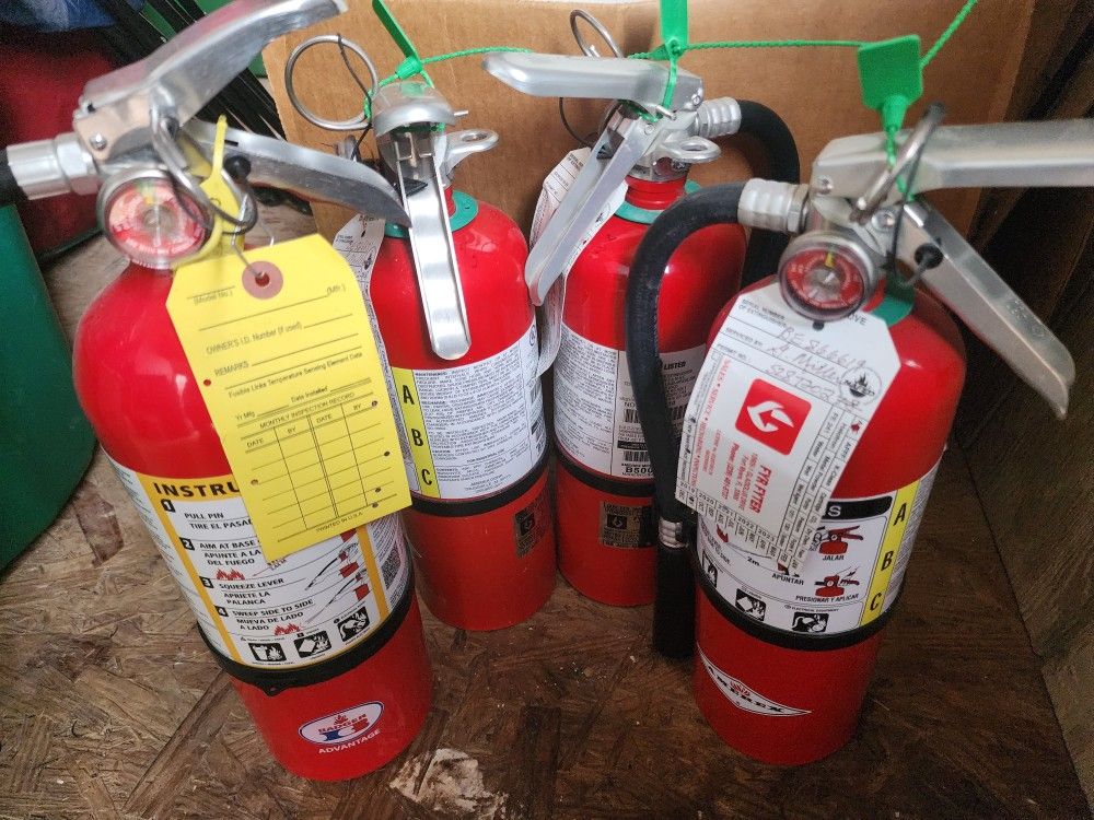 Fire Extinguisher 🧯 Four $25.00 Each.