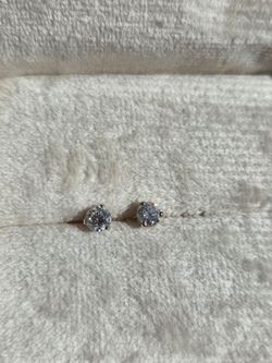 .67cttw natural diamond studs