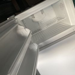 Fridgidare Refrigerator