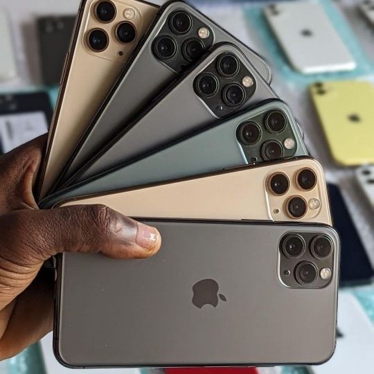 iPhone 11 Pro Max Unlocked / Desbloqueado 😀 - Different Colors Available