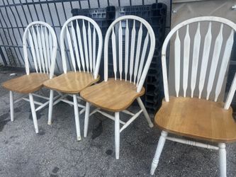SILLAS $5 Cada Una/ $5 EACH