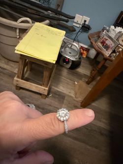 Moissanite ring flower shaped